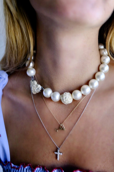 Vintage pearl necklace featuring crocheted pearls.