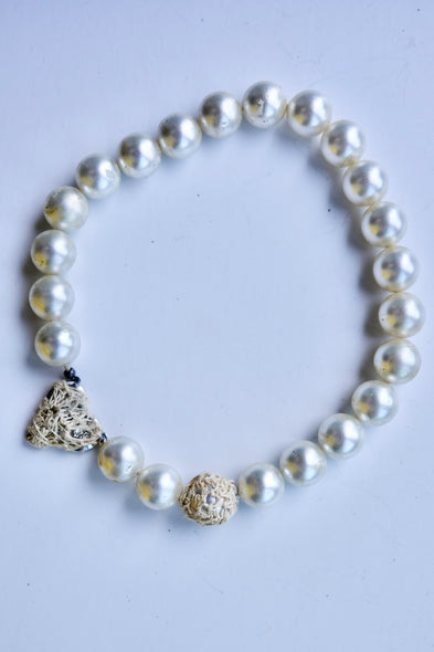 Vintage pearl necklace featuring crocheted pearls.