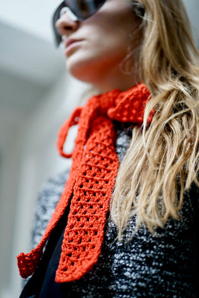 Crocheted mini scarf red