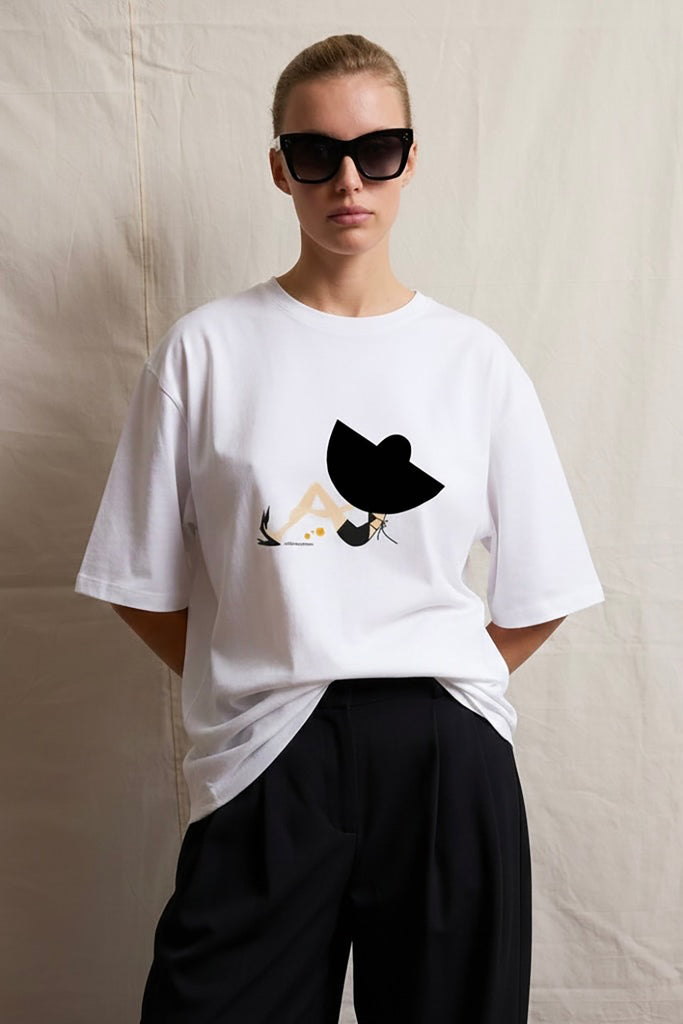 T-Shirt. "Lady with hat"