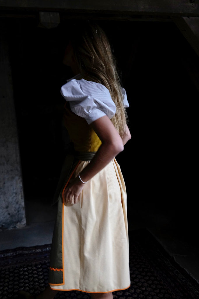 IRMA Dirndl Blouse Memphis. Nougat stripes