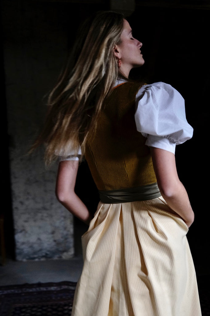 IRMA Dirndl Blouse Memphis. Nougat stripes
