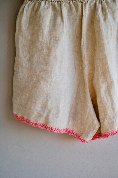 Linen Shorts. Crocheted details. Beige