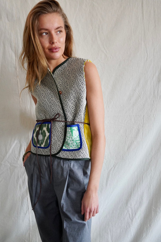 Reversible vest. Giraffe