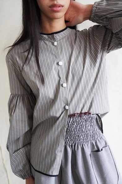 Seville blouse. Golden thread.