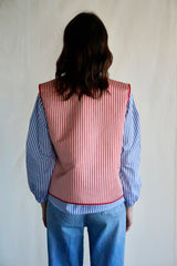 Reversible vest. Red stripes