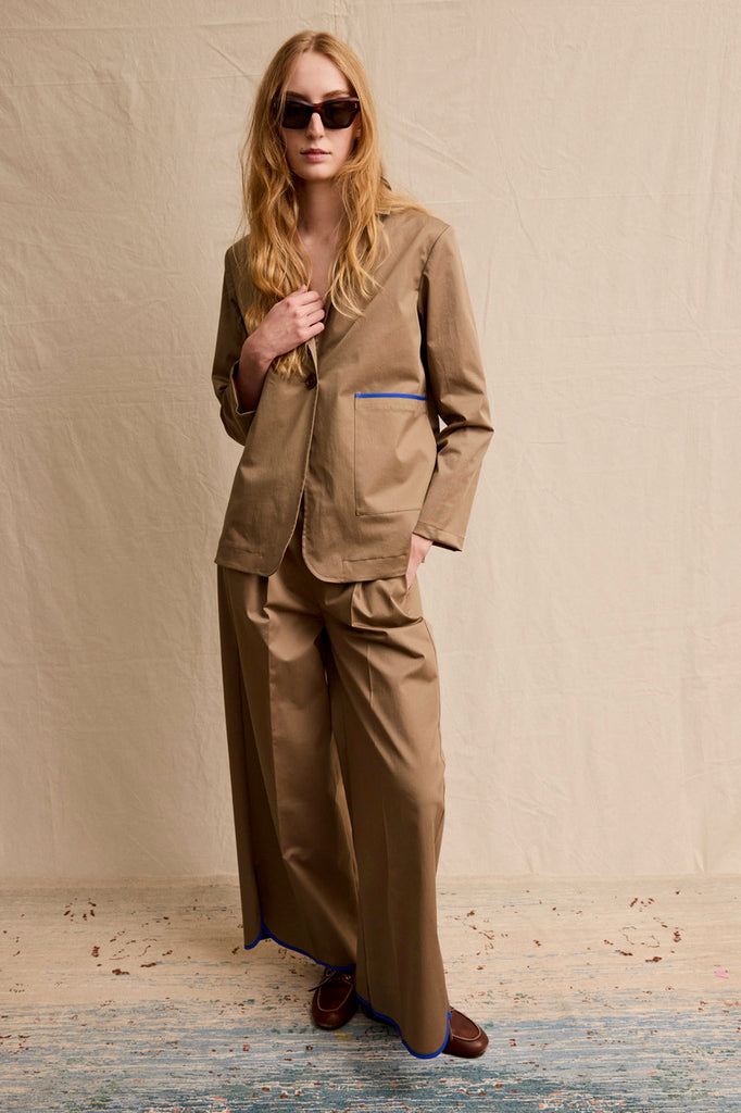 Three Pocket Blazer. Mocca