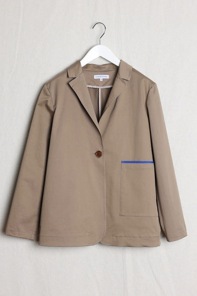 Three Pocket Blazer. Mocca