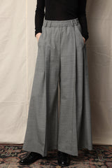 Palazzo pants. Pepita Faubourg. B&W