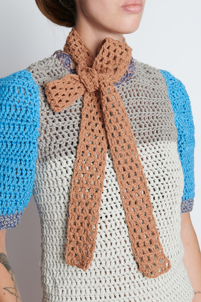 Crocheted mini scarf caramel