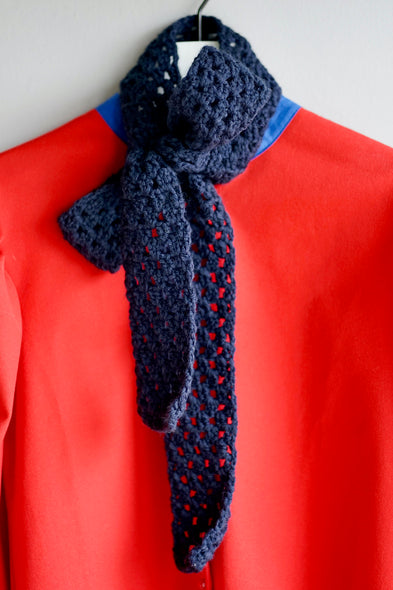 Crocheted mini scarf blue